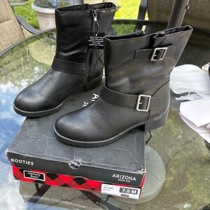 Arizona Jean Co women’s boots. Gillian